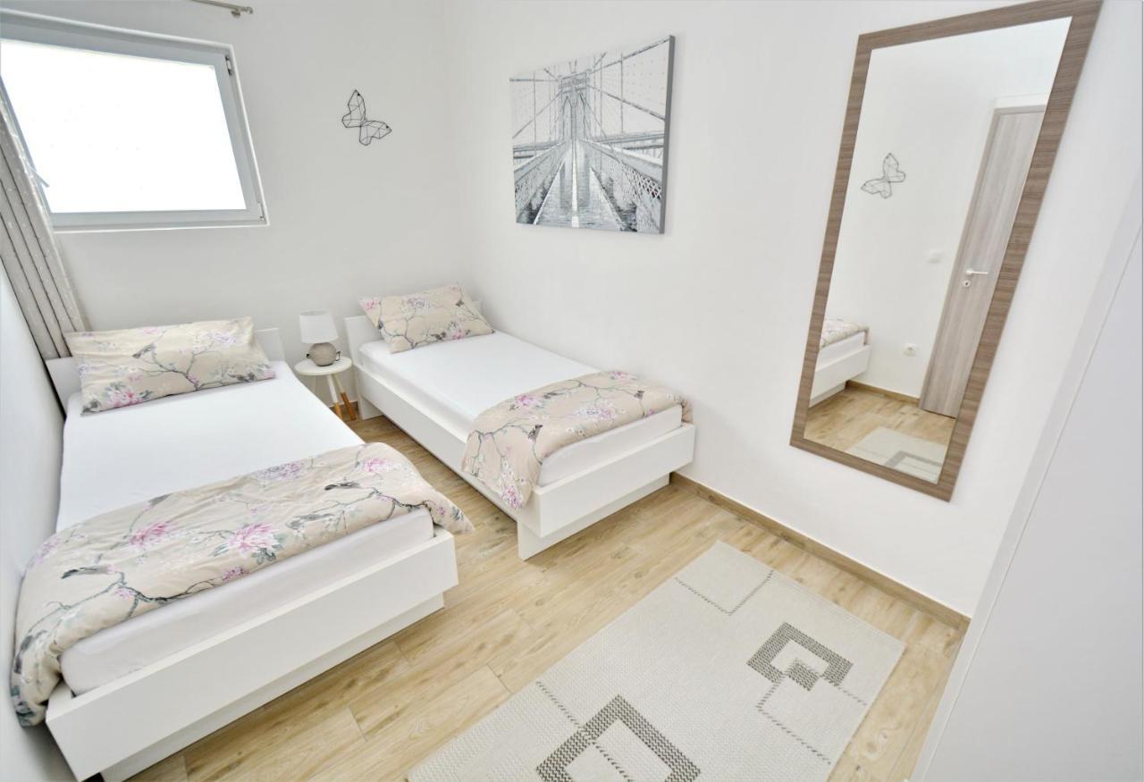 Holiday Home Paulin Обровац Екстериор снимка