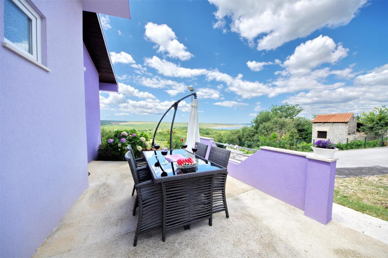 Holiday Home Paulin Обровац Екстериор снимка